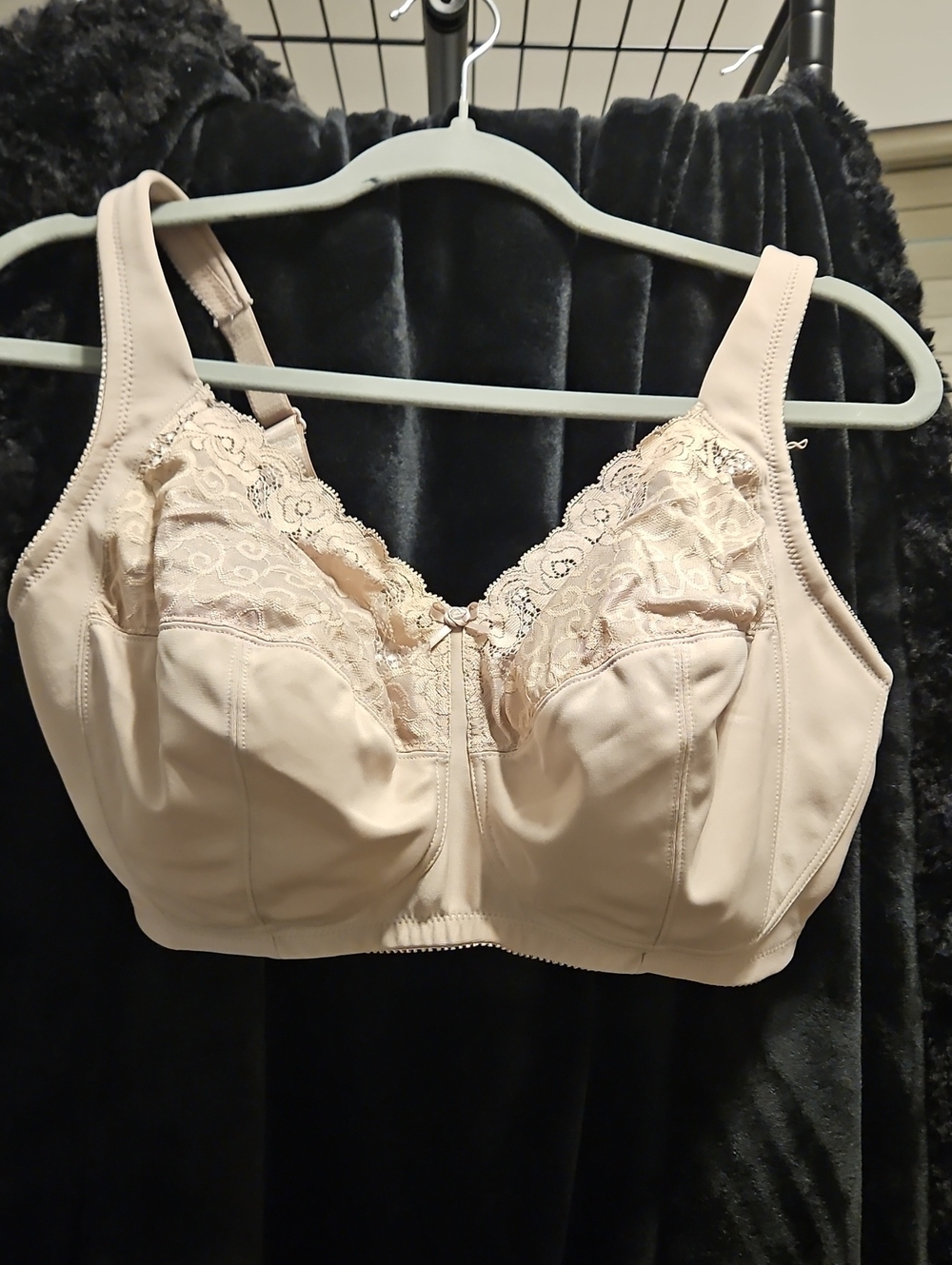 Glamorise Lace-Trim Full Coverage Bra in Light Beige